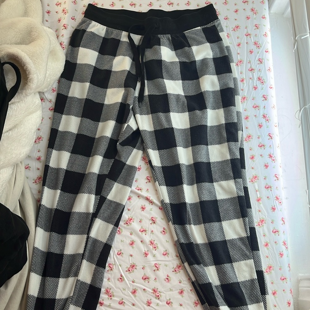 Aeropostale Black Plaid Pajama pants, like new. Size Medium